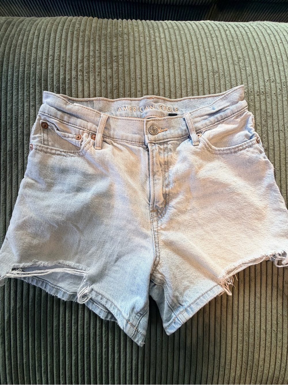 American Eagle Light Wash Denim Mom Shorts 🦅 High-Waisted Distressed Cut-Off